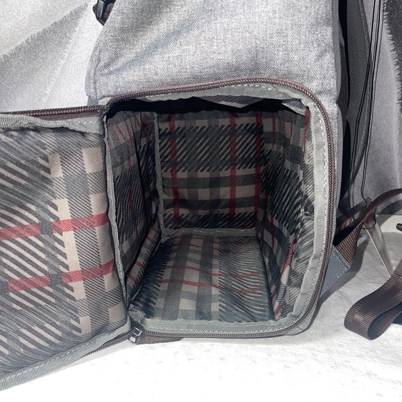 Manfrotto Windsor Explorer Gray Camera and Laptop Backpack is new with tags. - Picture 6 of 9